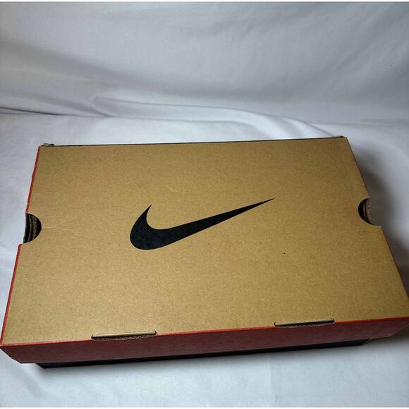 Size 6 - Nike Air Jordan 11 Retro GS Bred 2019 Men's Shoes - Picture 10 of 11